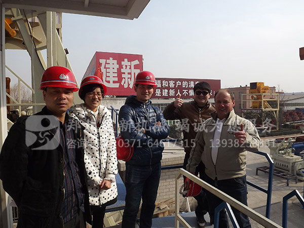 “世界杯”熱力開(kāi)賽 建新移動(dòng)式攪拌站奔赴俄羅斯(圖1) 移動(dòng)式攪拌站